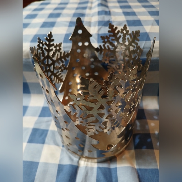 Bath & Body Works/Slatkin & Co Small Metal Tree & Snowflake Candle Holder - Picture 1 of 6